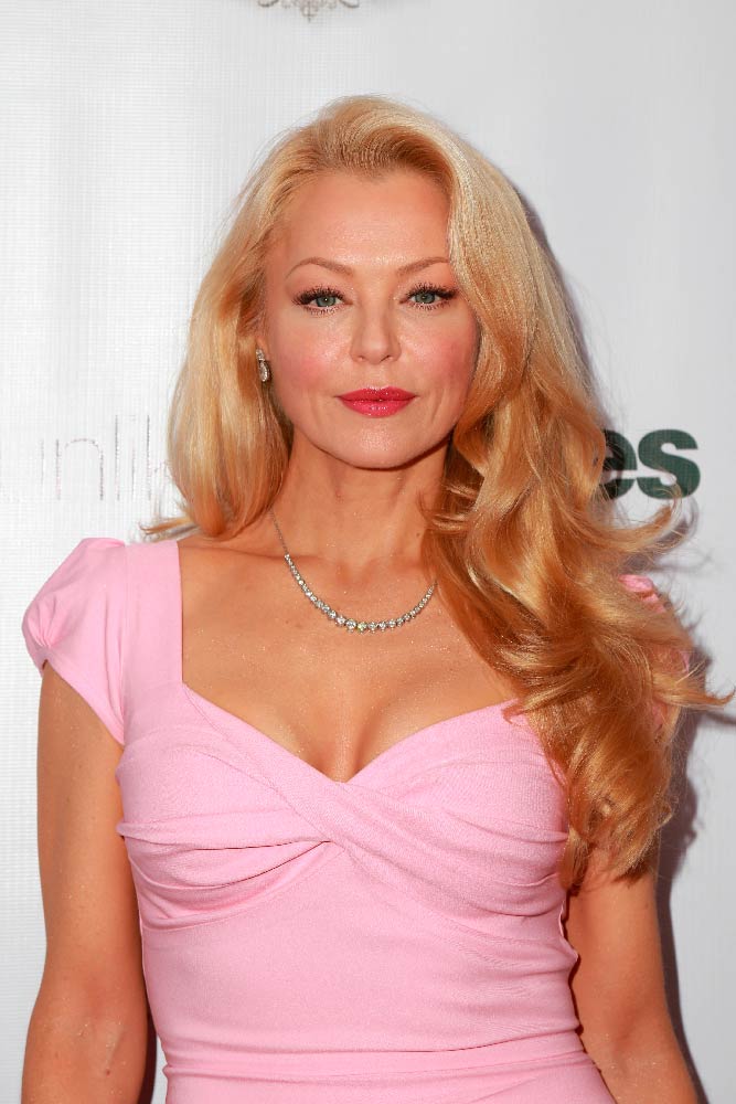 Gold Blonde Layered Waves #charlotteross #goldblondehair #wavyhair