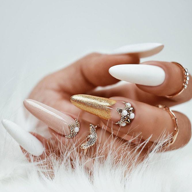 White And Gold Nails Design #whitenails #rhinestonesnails