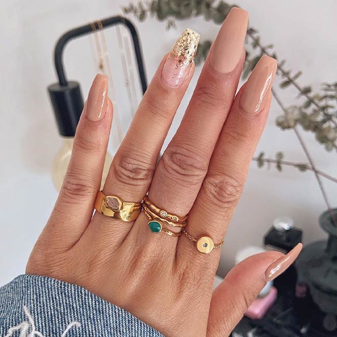 Nude Nails Wth Accented Finger #nudenails #accentednails